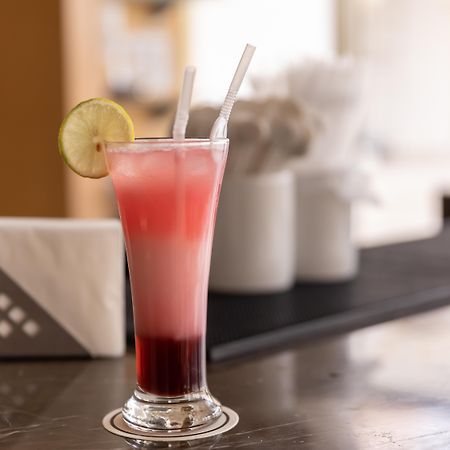 Old Palace Resort Sahl Hasheesh Hurghada Esterno foto A strawberry and lime juice