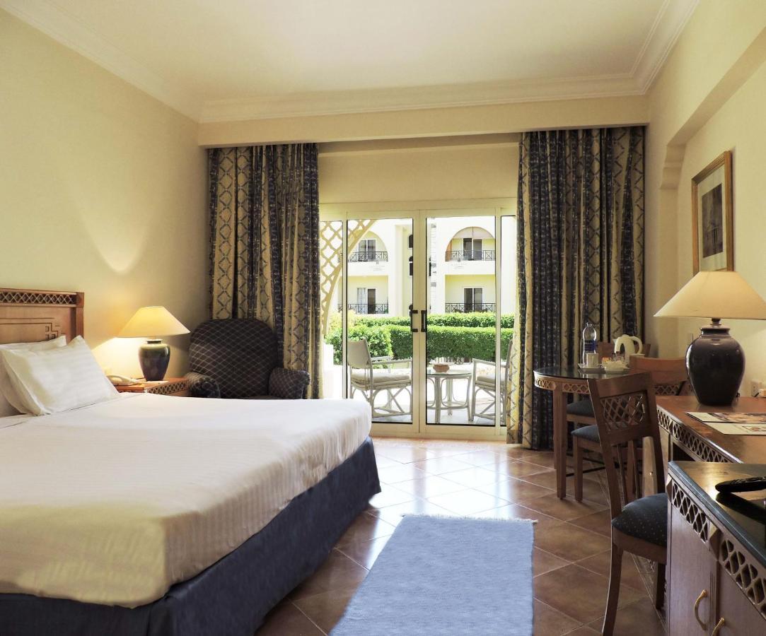 Old Palace Resort Sahl Hasheesh Hurghada Esterno foto A room at the Hilton Luxor
