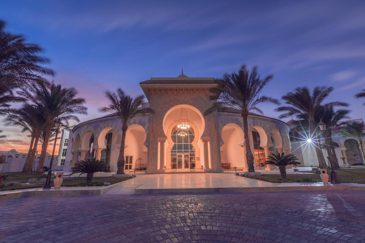 Old Palace Resort Sahl Hasheesh Hurghada Esterno foto The main entrance of the university