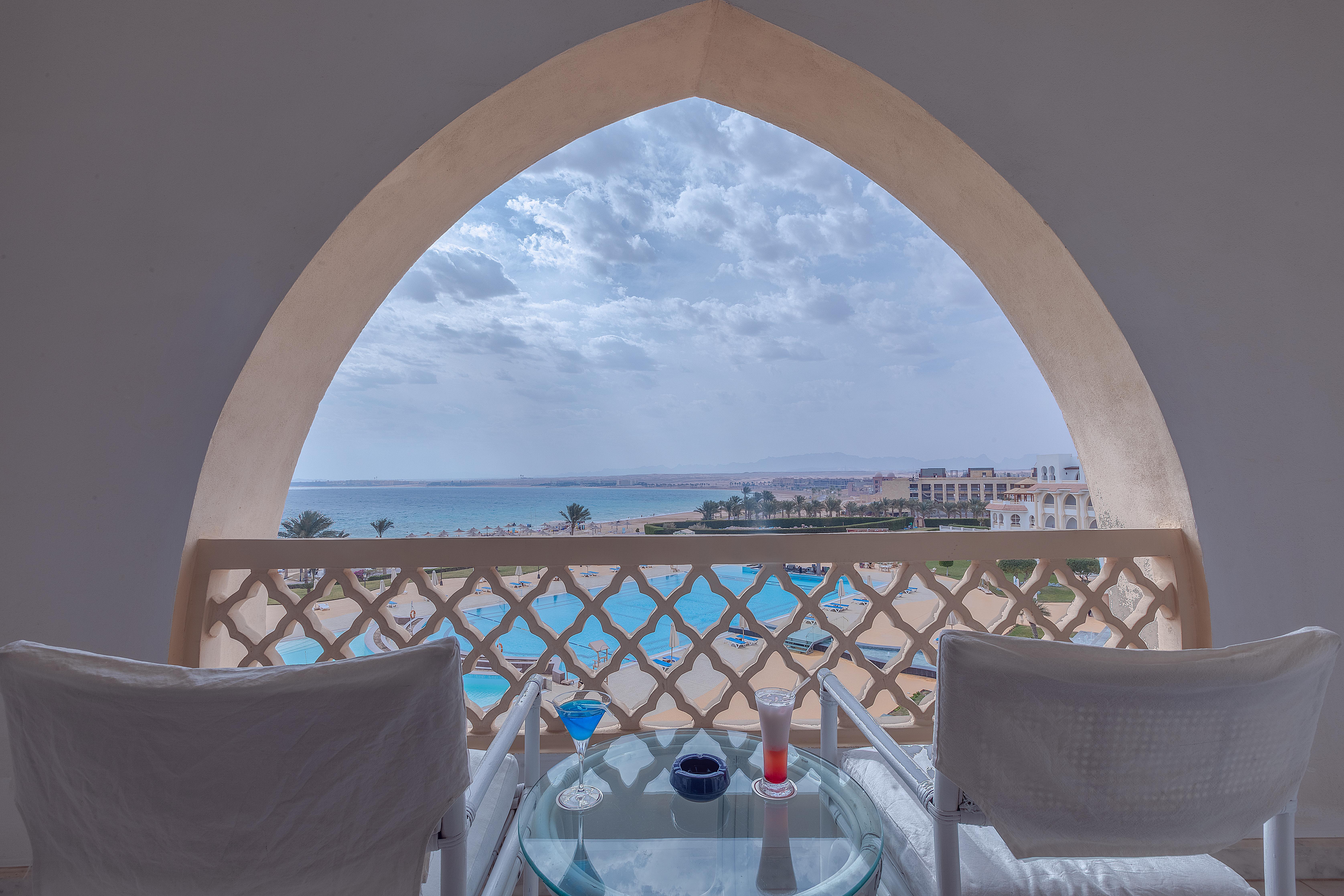 Old Palace Resort Sahl Hasheesh Hurghada Esterno foto View from a hotel room
