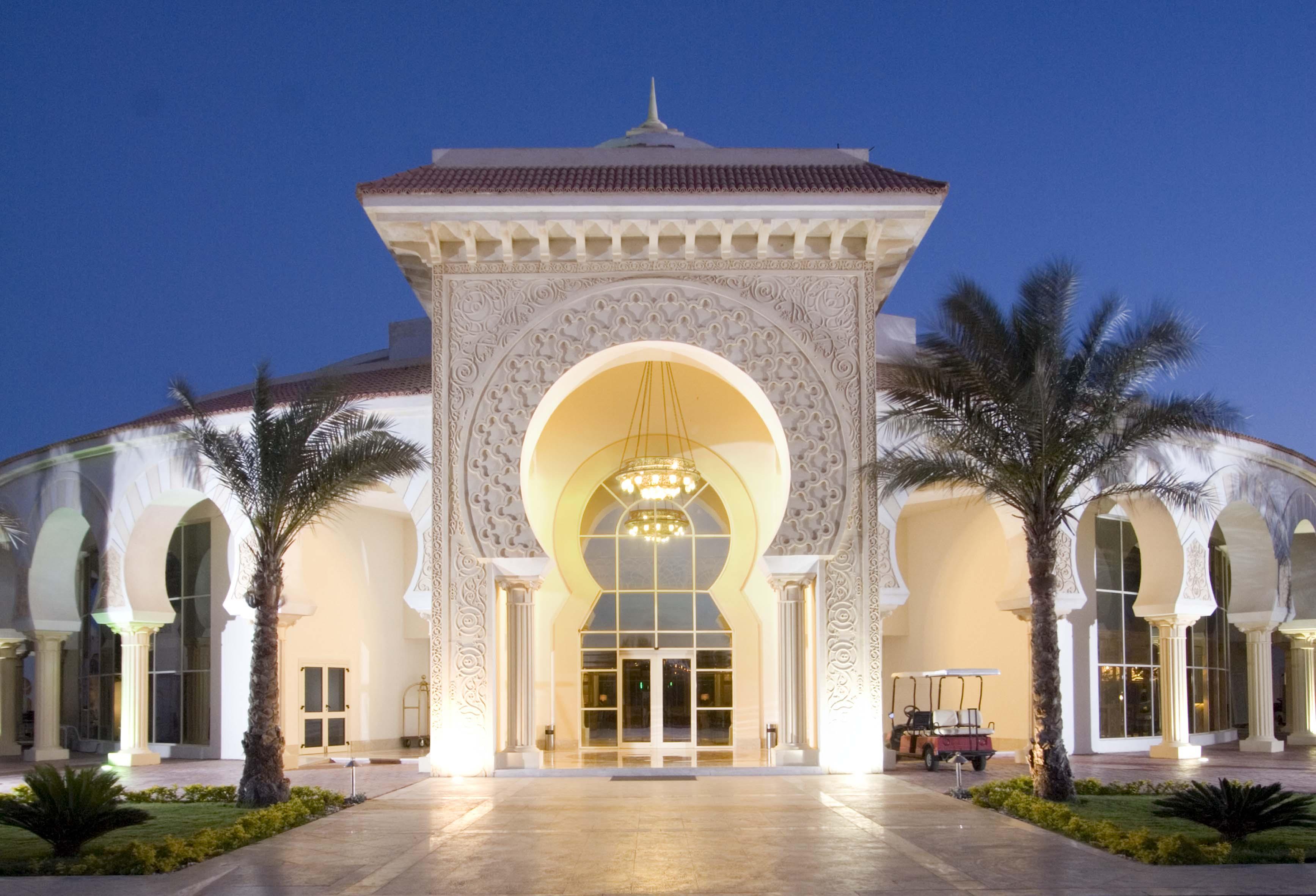 Old Palace Resort Sahl Hasheesh Hurghada Esterno foto The clubhouse at the Royal Greens Golf and Country Club