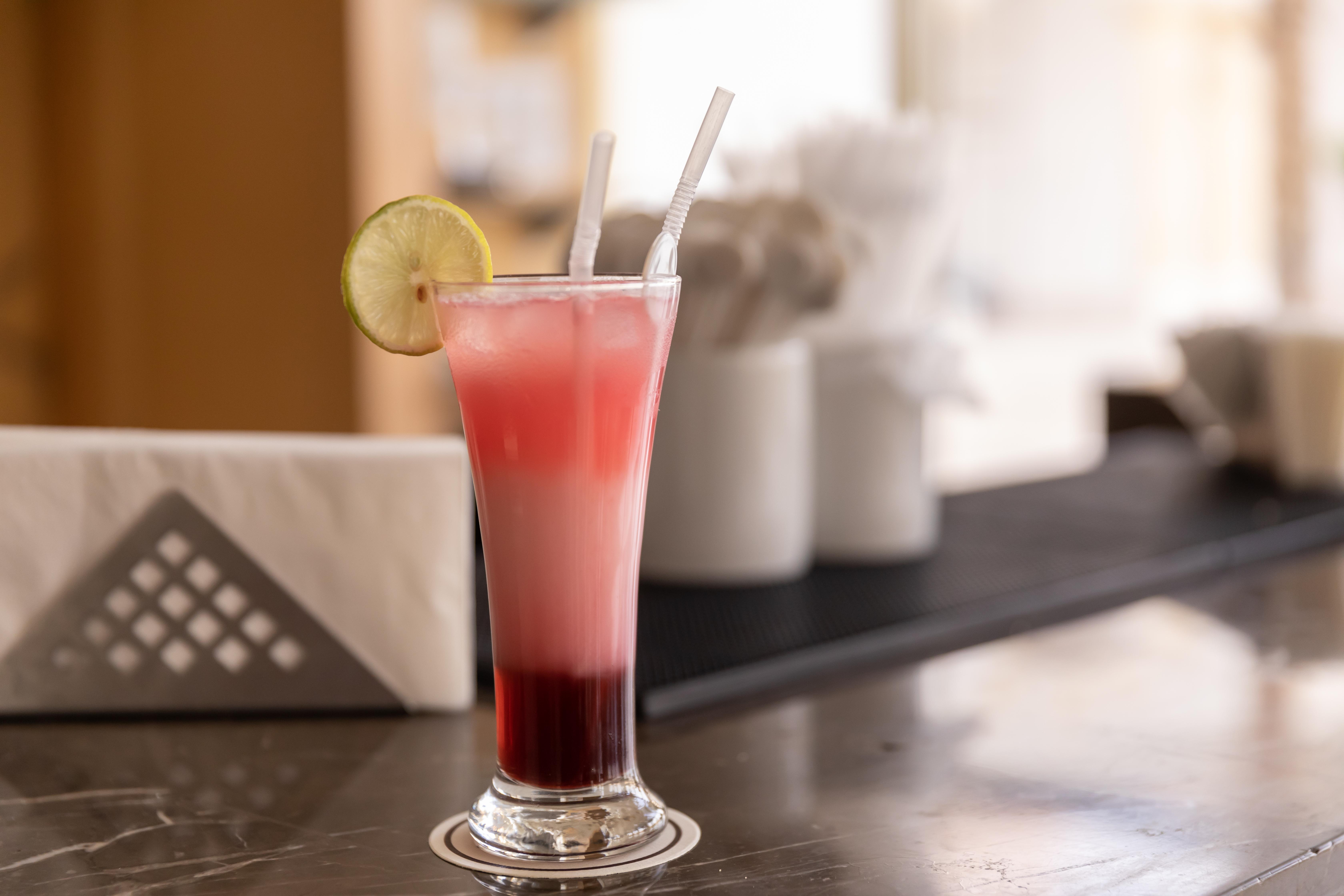 Old Palace Resort Sahl Hasheesh Hurghada Esterno foto A strawberry and lime juice