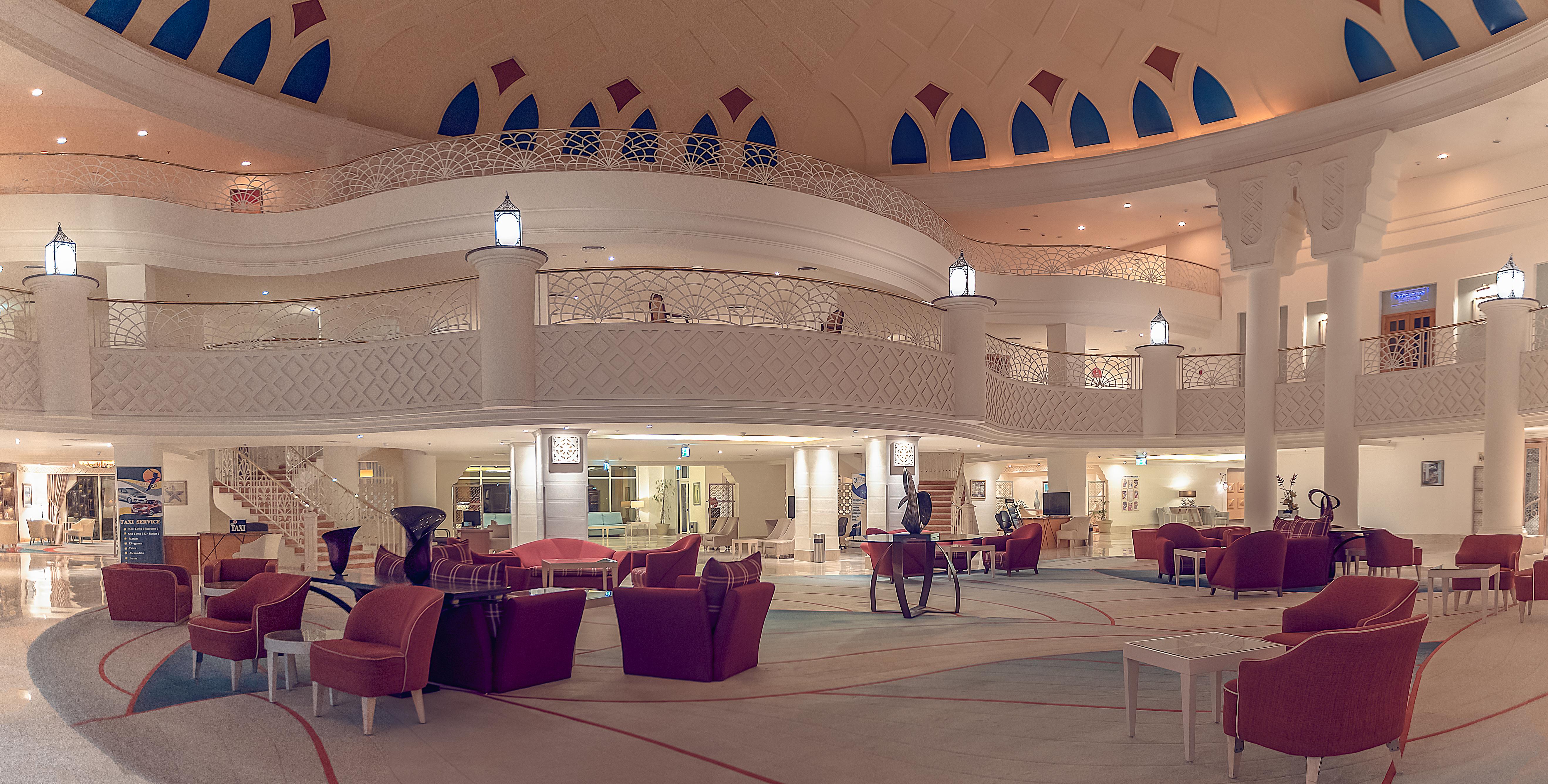 Old Palace Resort Sahl Hasheesh Hurghada Esterno foto The lobby of the Grand Hotel