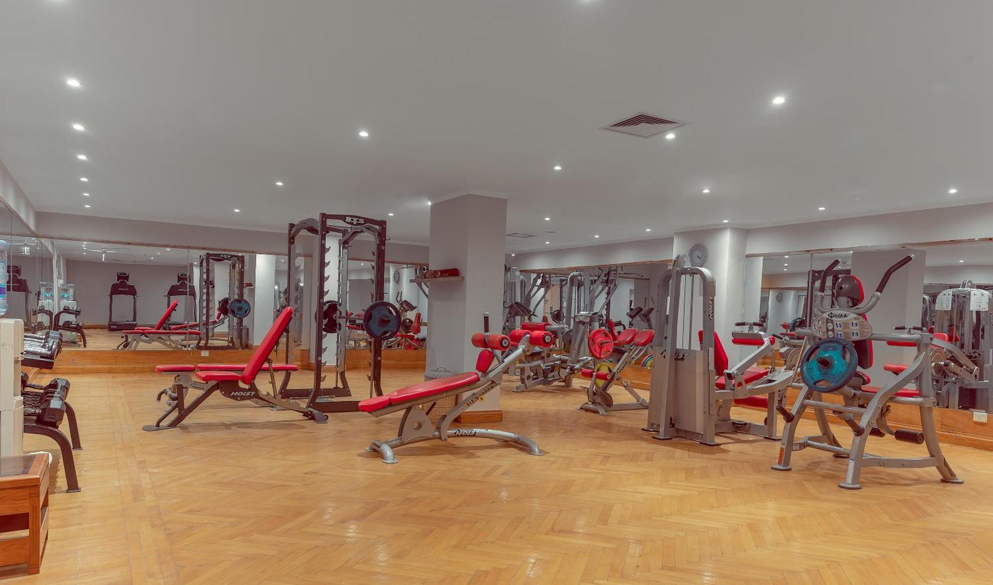 Old Palace Resort Sahl Hasheesh Hurghada Esterno foto The gym at the hotel