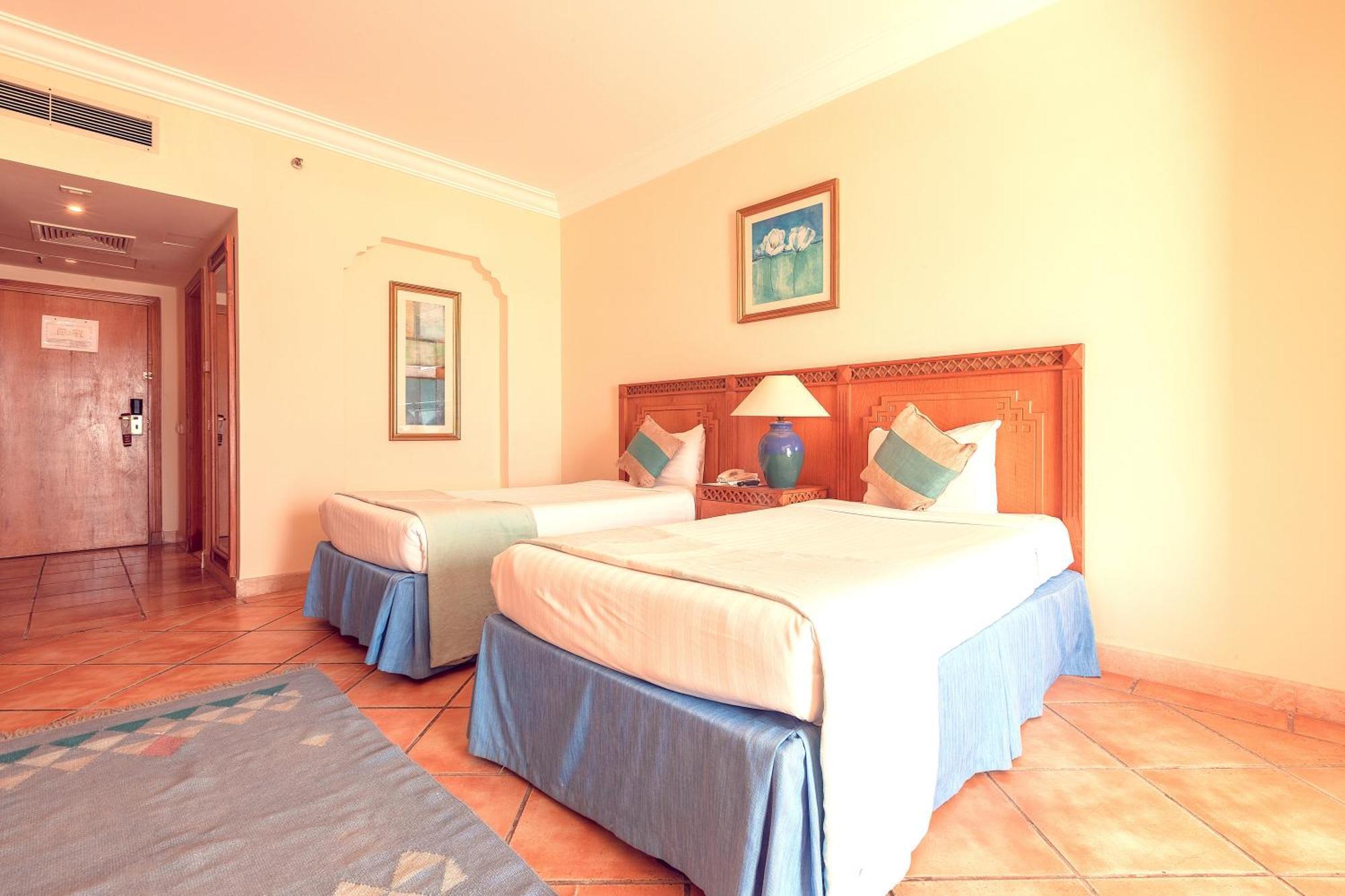 Old Palace Resort Sahl Hasheesh Hurghada Esterno foto A room at the Hilton Sharm El Sheikh