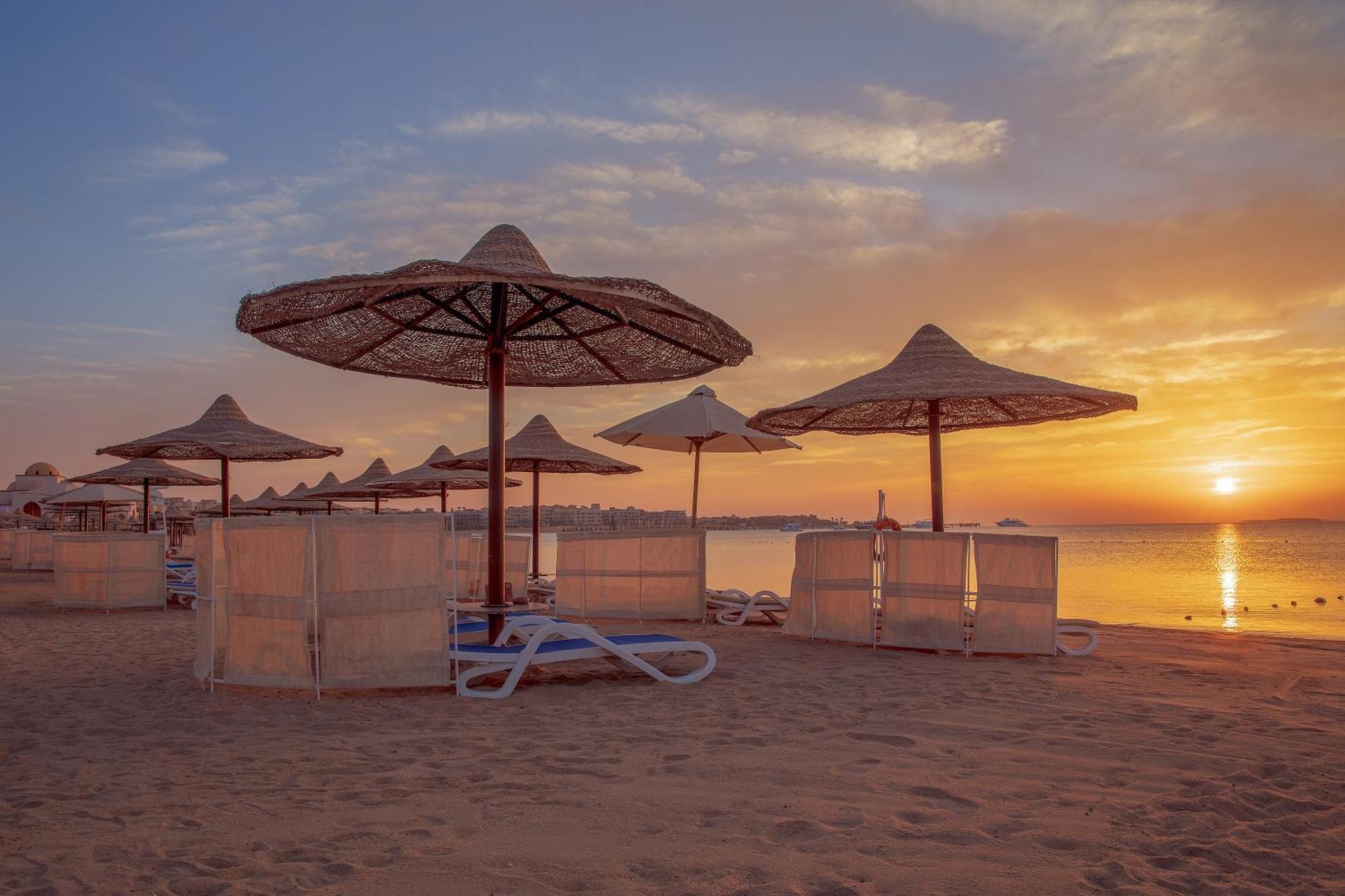 Old Palace Resort Sahl Hasheesh Hurghada Esterno foto Sunset at the Dead Sea