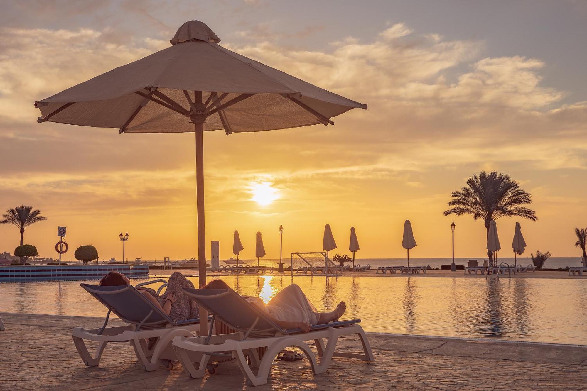 Old Palace Resort Sahl Hasheesh Hurghada Esterno foto Sunset at the Dead Sea