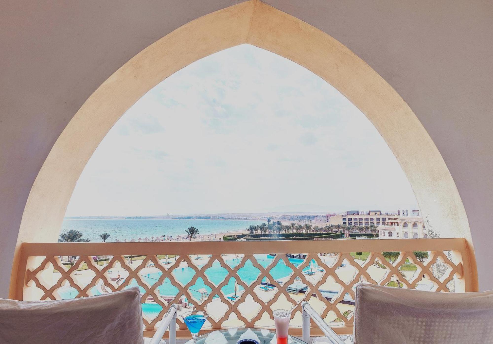 Old Palace Resort Sahl Hasheesh Hurghada Esterno foto View of the Red Sea from a hotel in Sharm El Sheikh