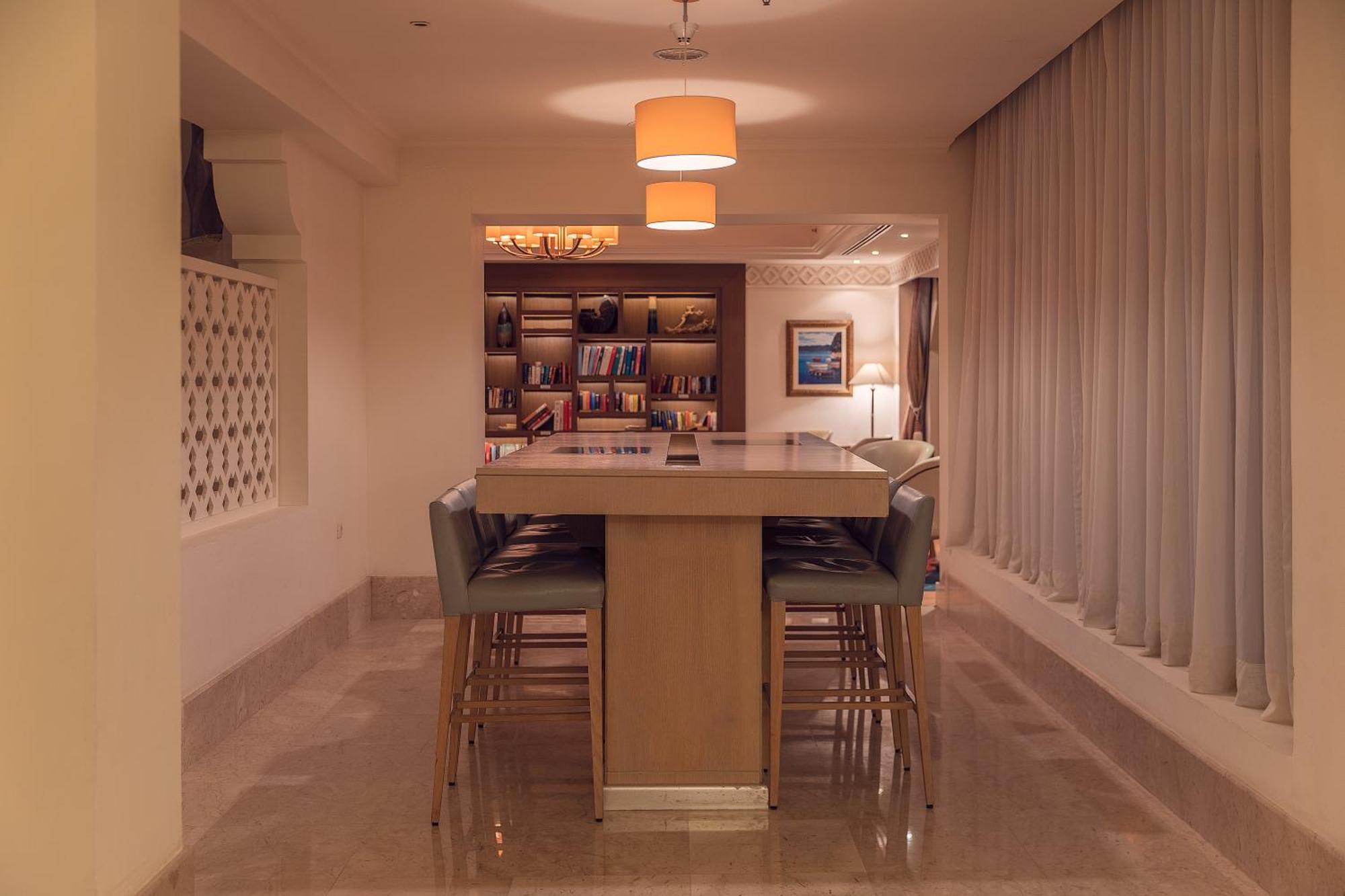 Old Palace Resort Sahl Hasheesh Hurghada Esterno foto A wet bar in a hotel suite