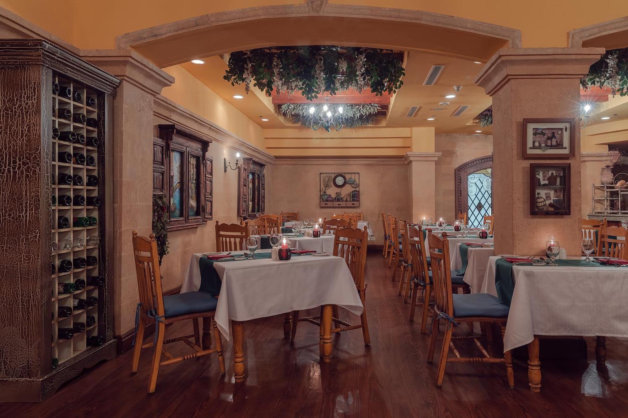 Old Palace Resort Sahl Hasheesh Hurghada Esterno foto The restaurant's interior