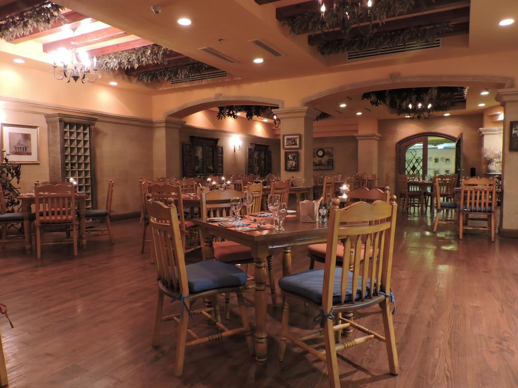 Old Palace Resort Sahl Hasheesh Hurghada Esterno foto The interior of the restaurant
