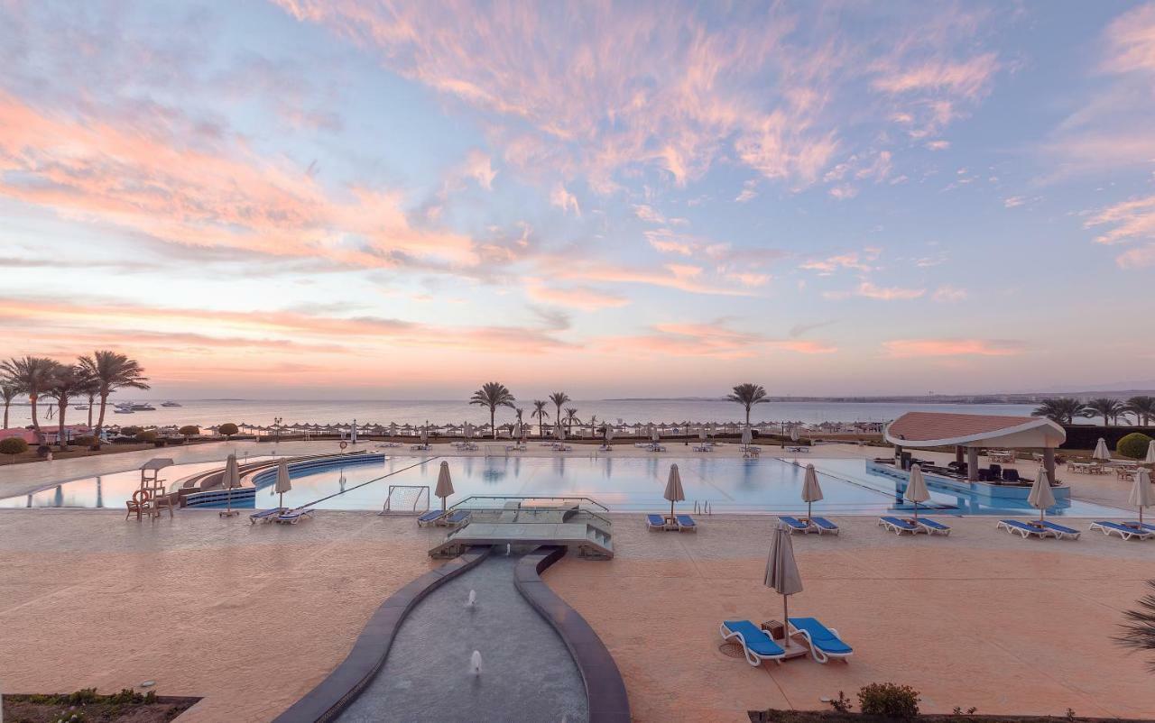 Old Palace Resort Sahl Hasheesh Hurghada Esterno foto Sunrise at the Hilton Sharm El Sheikh