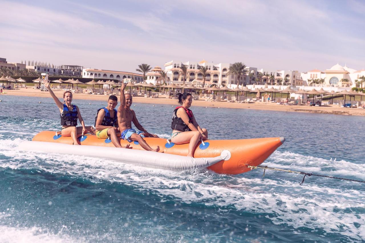 Old Palace Resort Sahl Hasheesh Hurghada Esterno foto A banana boat